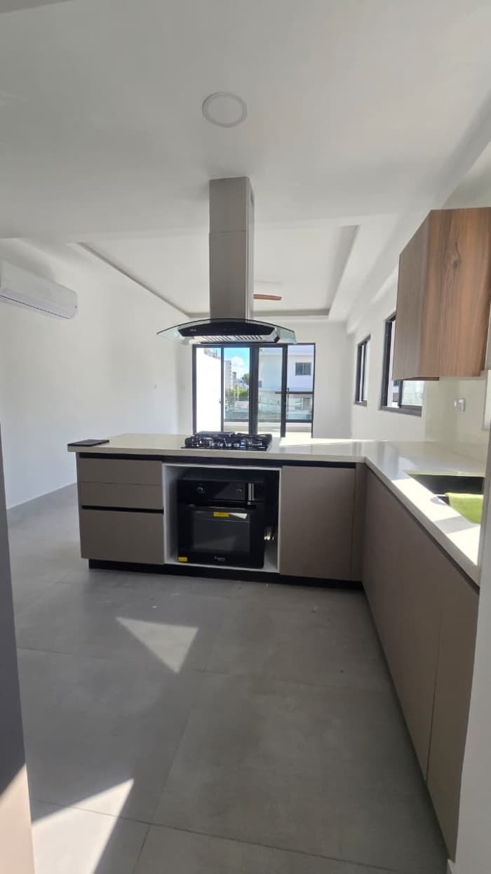 Apartamento en Renta en Evaristo Morales, Santo Domingo - foto 1