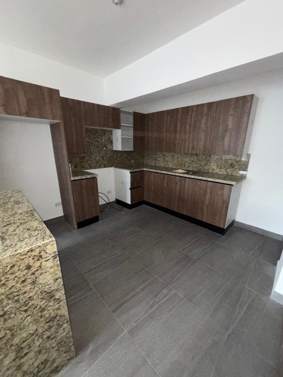 Amplio apartamento nuevo en Naco en alquiler - foto 1