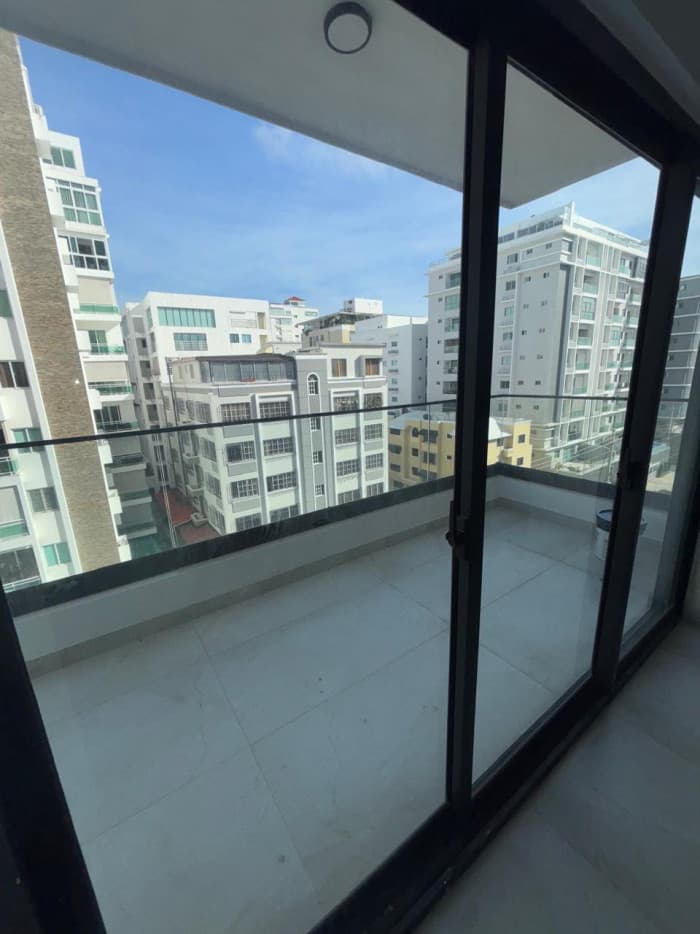 Venta de apartamento en torre en Evaristo Morales - foto 1