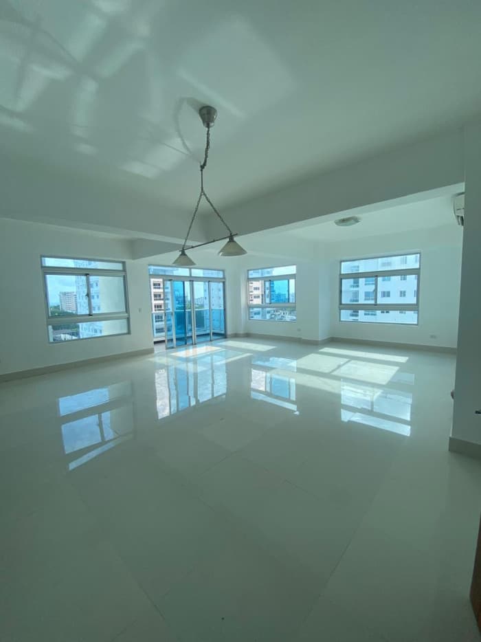 Alquiler de amplio Apartamento en Bella Vista - foto 1