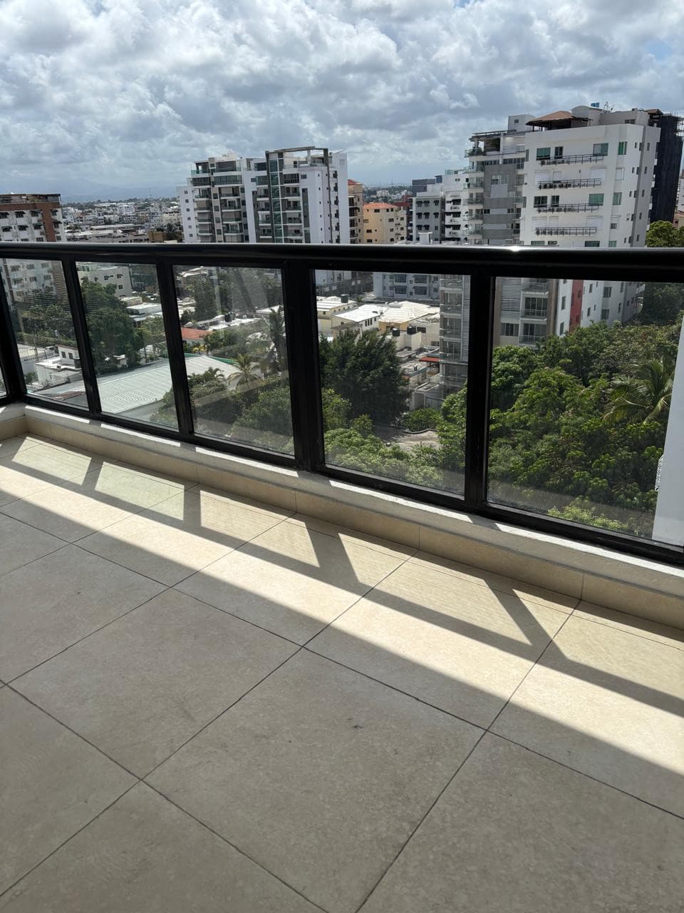 Venta de amplio penthouse en Evaristo Morales - foto 2