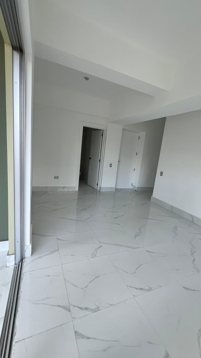 Amplio apartamento en venta en Piantini - foto 4