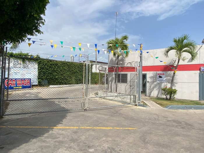 Local comercial en alquiler en la Autopista Duarte. - foto 3