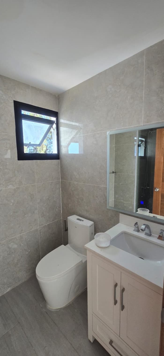  Apartamento en Venta en Los Cacicazgos, Santo Domingo. - foto 2