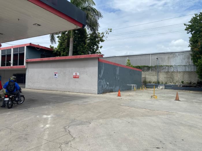 Terreno - Local Comercial en Alquiler en Av. Luperón. - foto 2