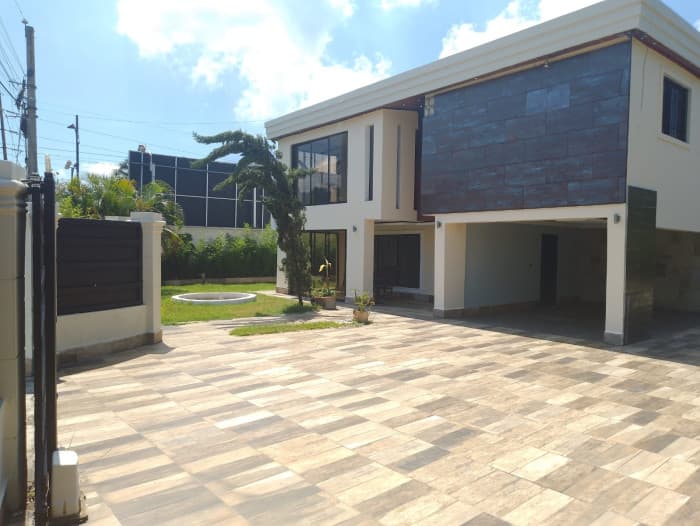 Casa en Venta con Piscina en Bonao - foto 2