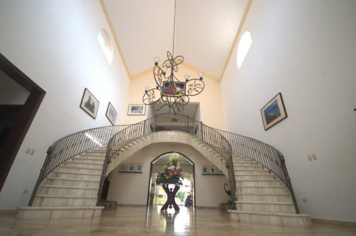 En Venta Villa Amueblada en Guavaberry Golf - foto 2