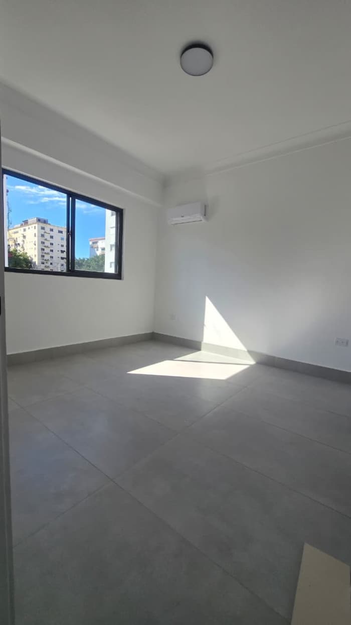 Apartamento en Renta en Evaristo Morales, Santo Domingo - foto 4