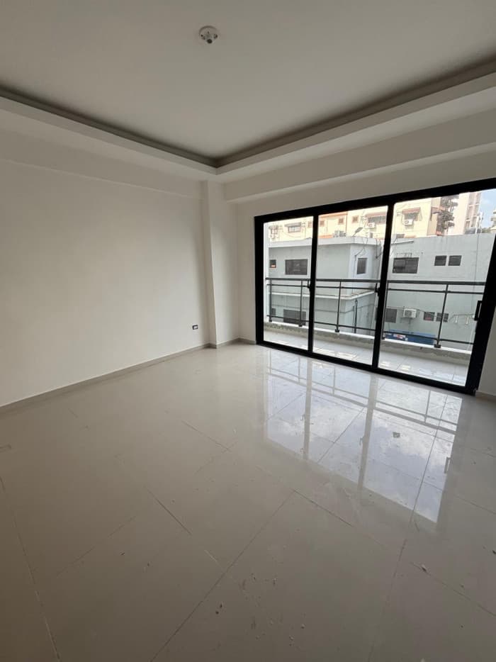 Venta de apartamento 1h en lujoso edificio en Gazcue - foto 3