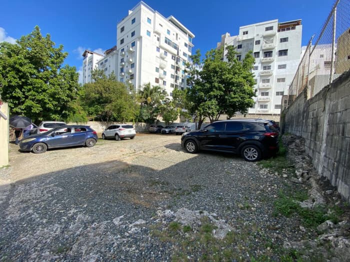 Terreno en Venta en Av 27 de Febrero Santo Domingo  - foto 3