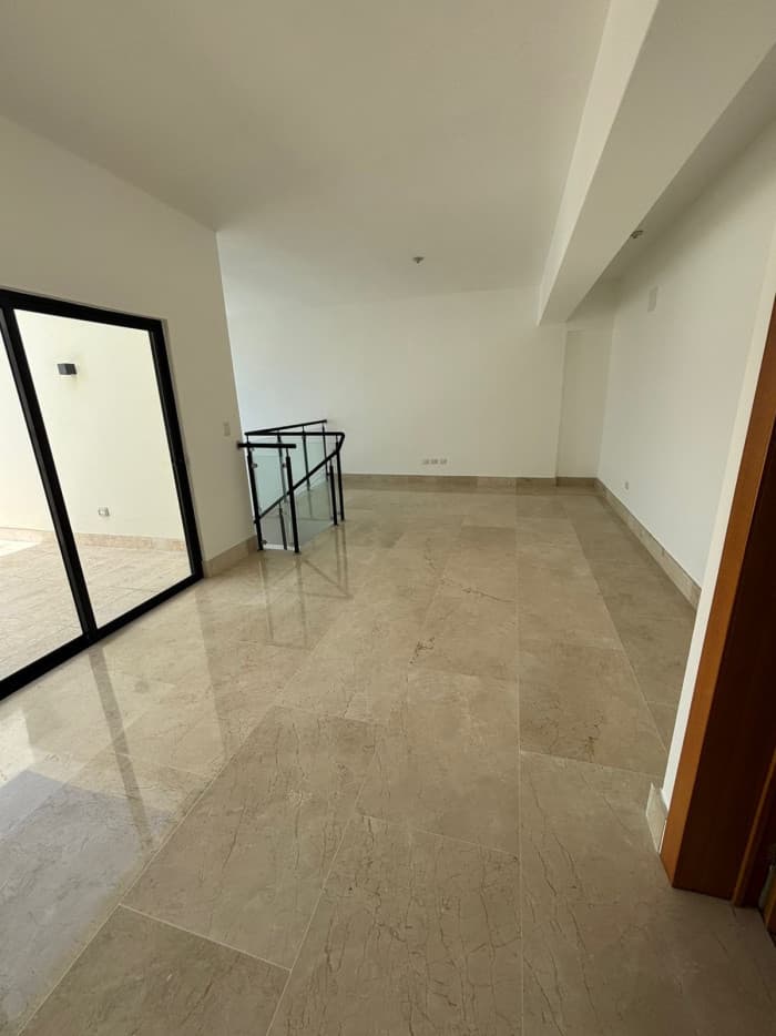 PH en venta en exclusiva zona de Bella Vista - foto 4