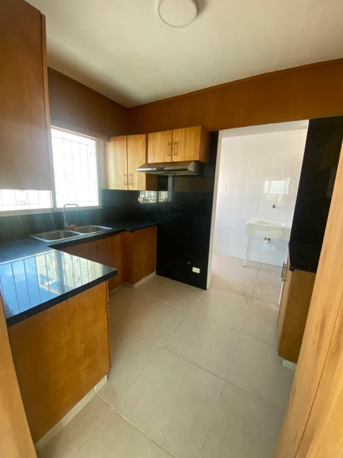 Apartamento en renta de 3 hab en Evaristo Morales - foto 2