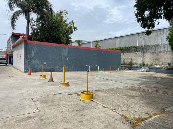 Terreno - Local Comercial en Alquiler en Av. Luperón. - foto 3