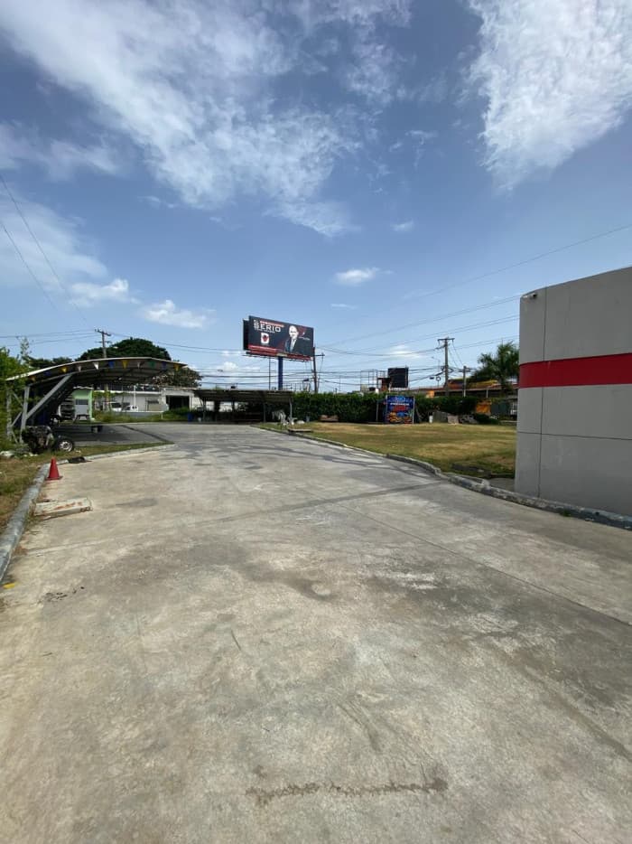 Local comercial en alquiler en la Autopista Duarte. - foto 4