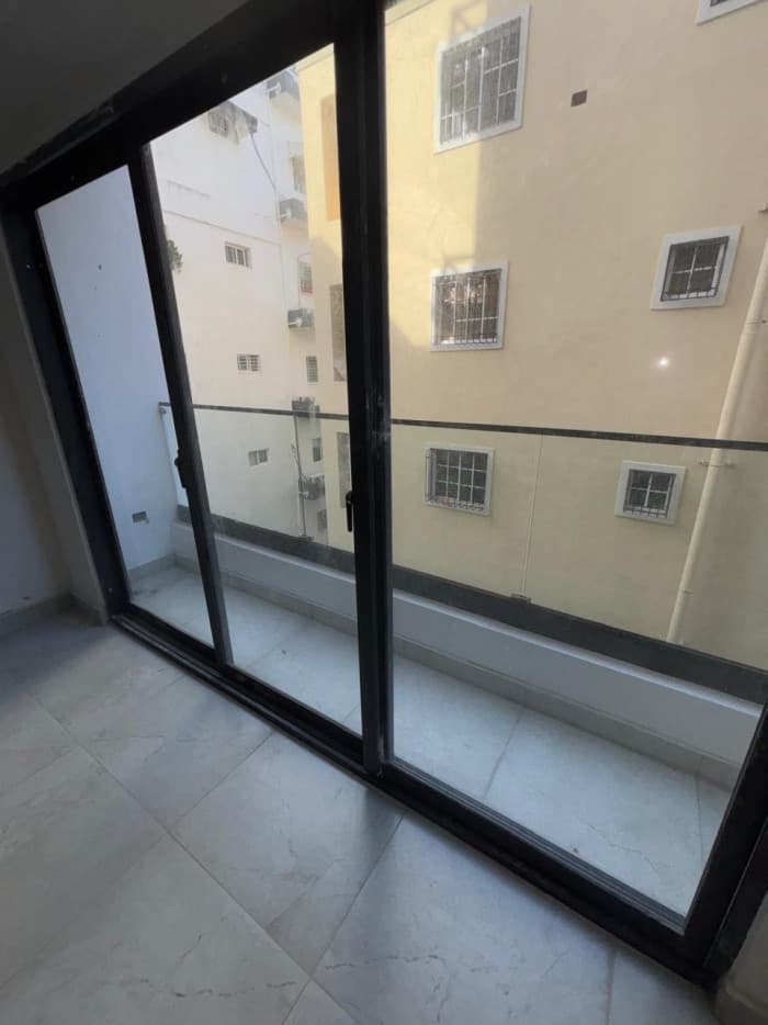 Renta apartamento en exclusivo sector Evaristo Morales - foto 2