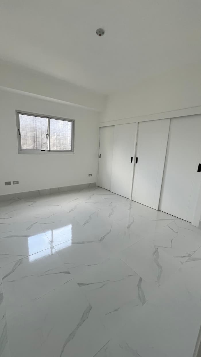 Amplio apartamento en venta en Piantini - foto 3