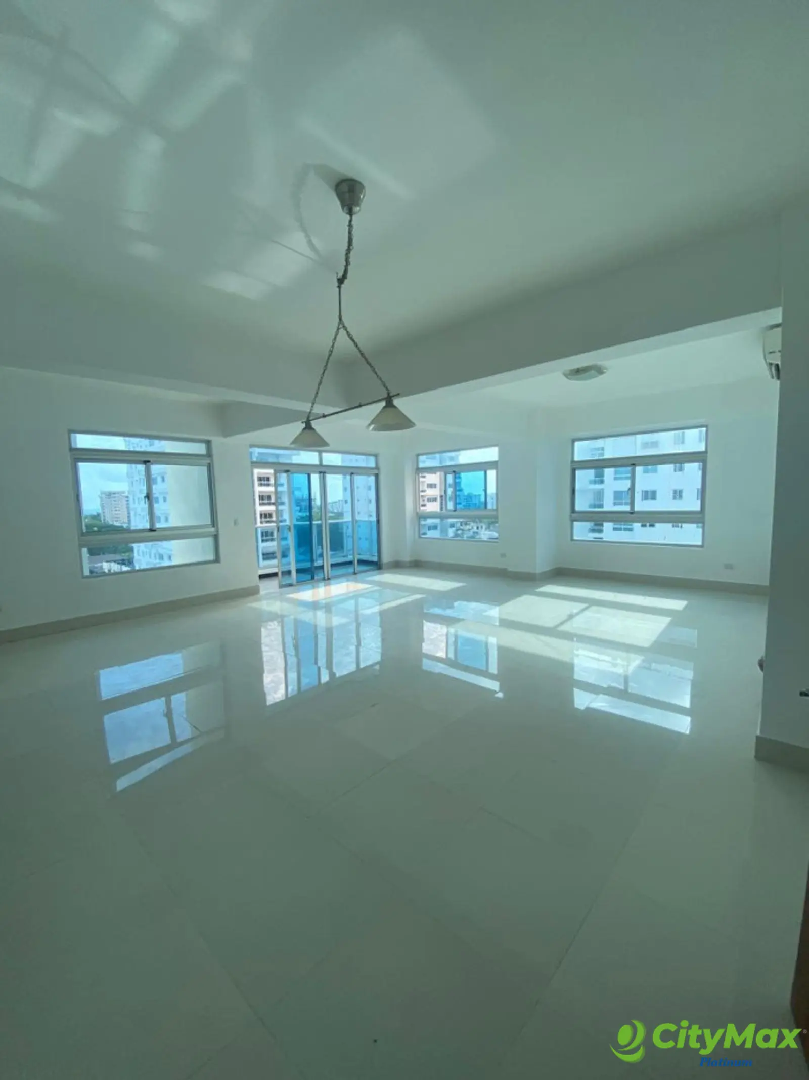Alquiler de amplio Apartamento en Bella Vista - foto 1