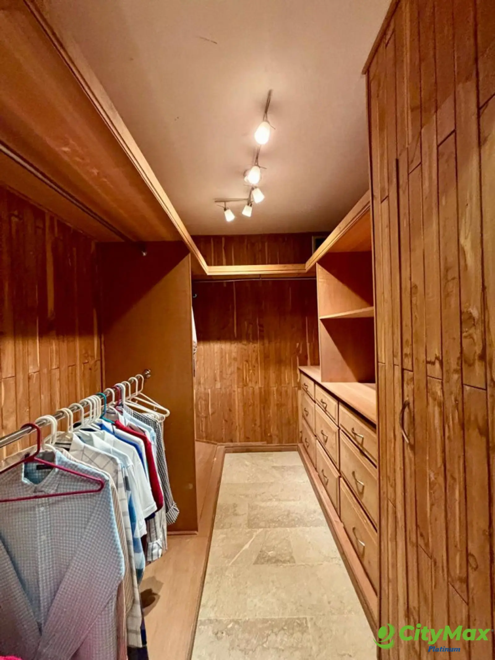 En la Av. Anacaona apartamento en venta y alquiler - foto 27
