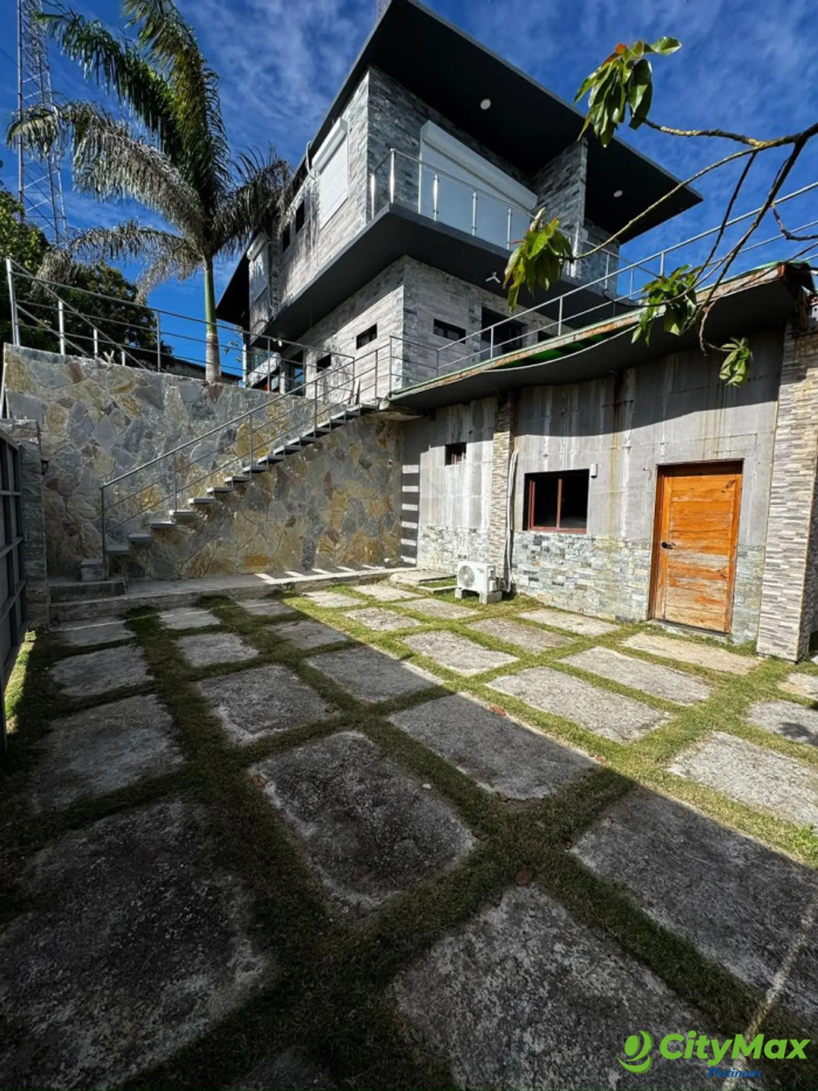Venta de Expectacular Villa, La Colonia San Cristobal - foto 7