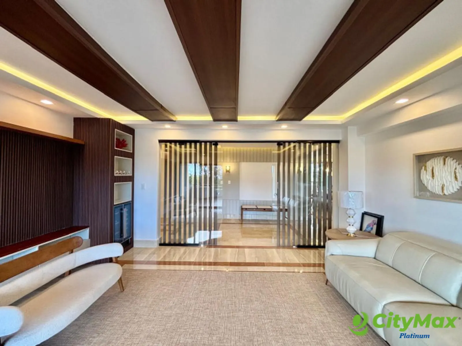 En la Av. Anacaona apartamento en venta y alquiler - foto 5