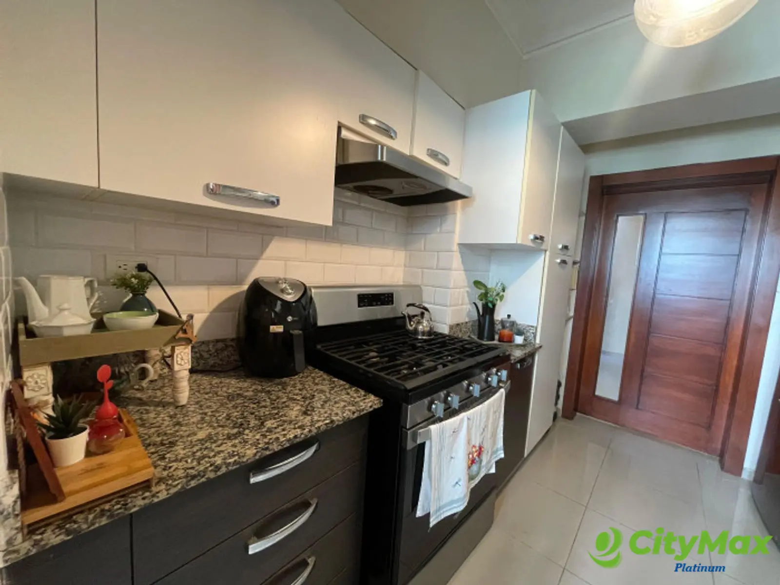 Apartamento Amueblado en Renta, en Evaristo Morales - foto 9