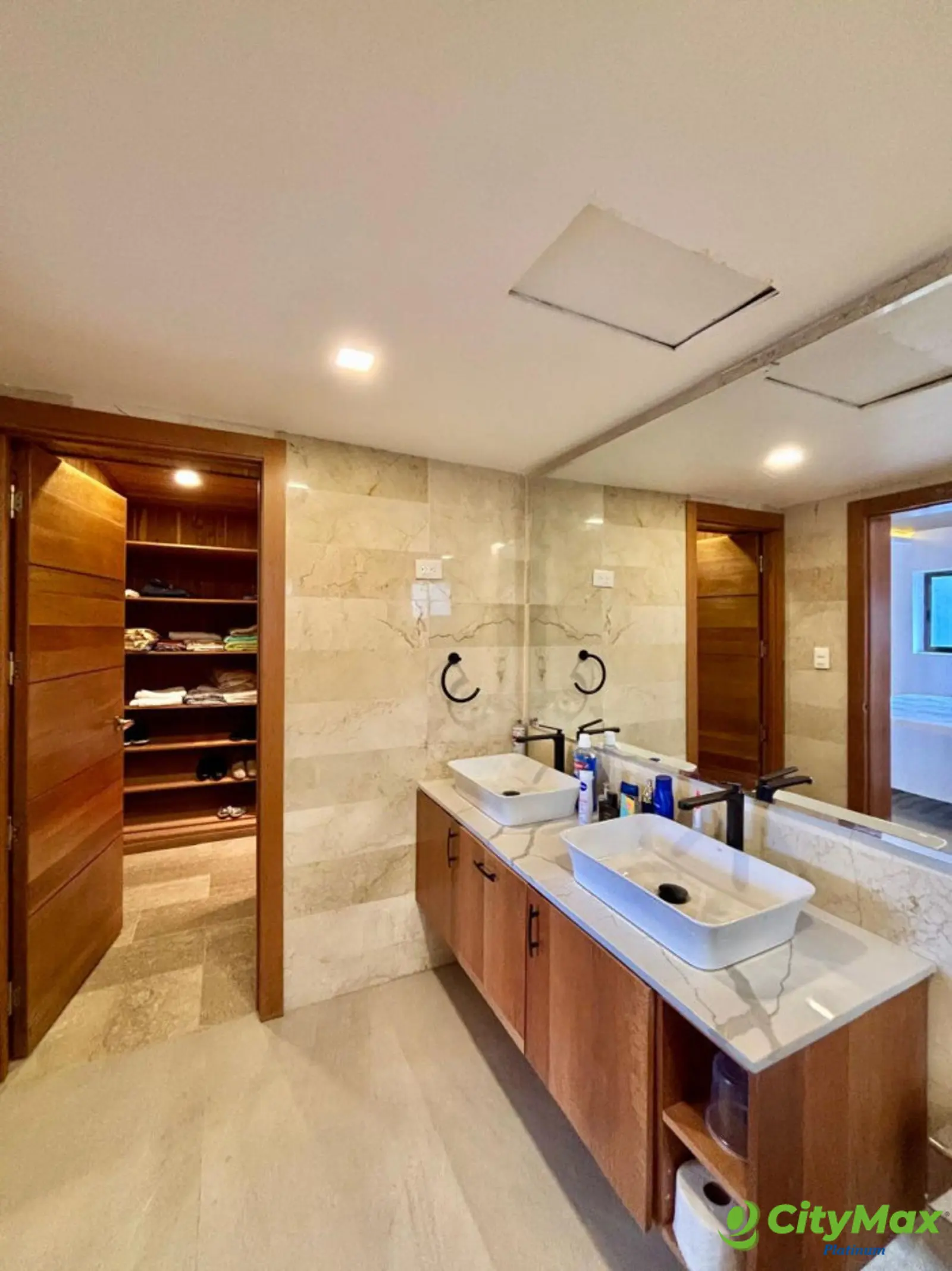 En la Av. Anacaona apartamento en venta y alquiler - foto 16