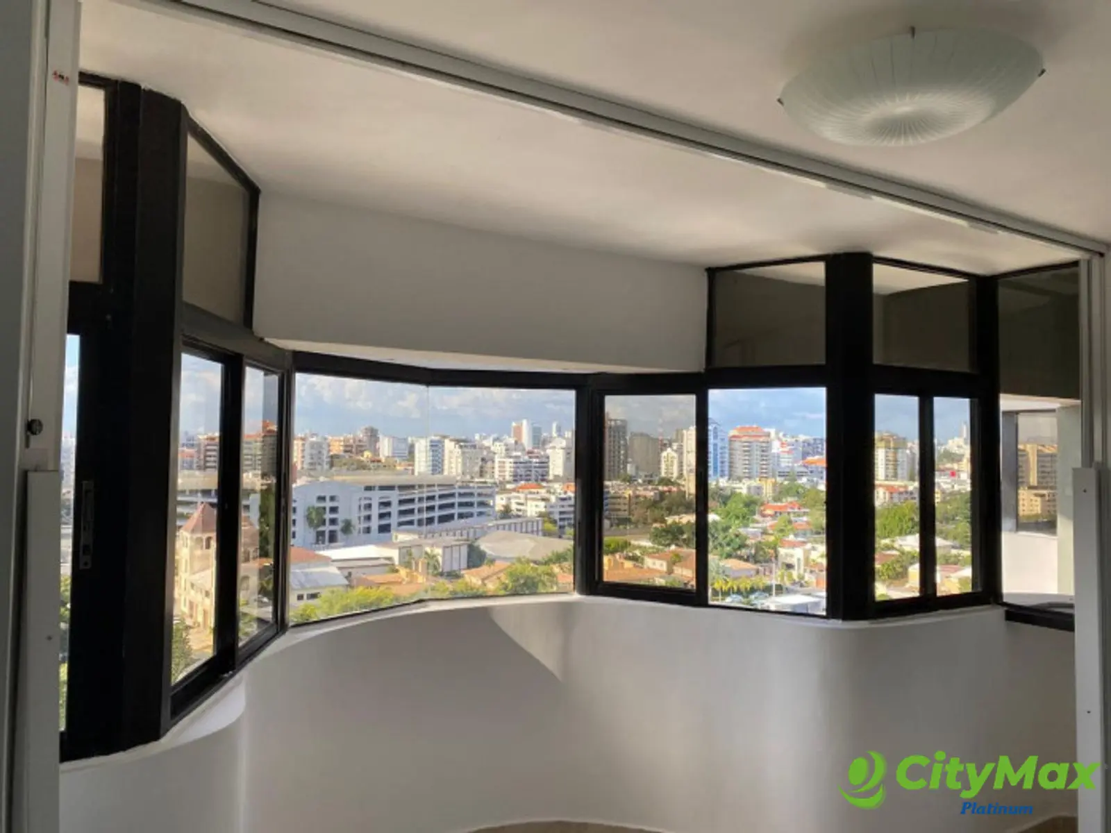 Espectacular Apartamento en alquiler Av. Anacaona - foto 18