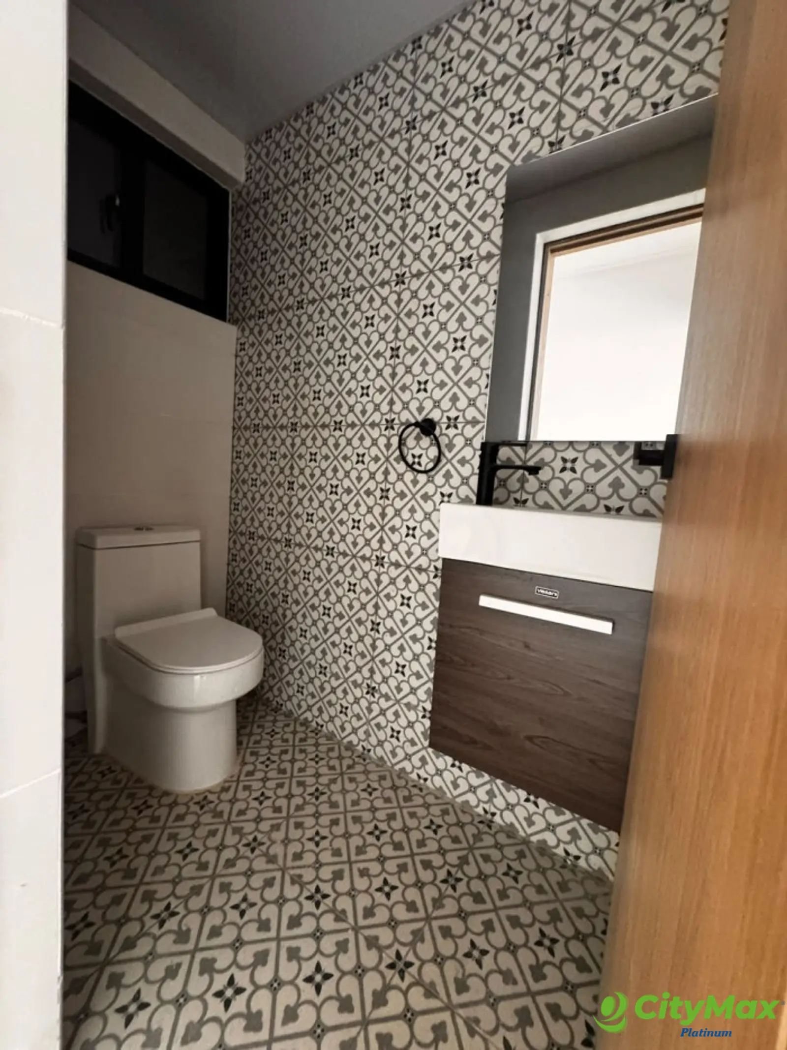 Apartamento en venta en los Restauradores Santo Domingo - Medio baño de visita