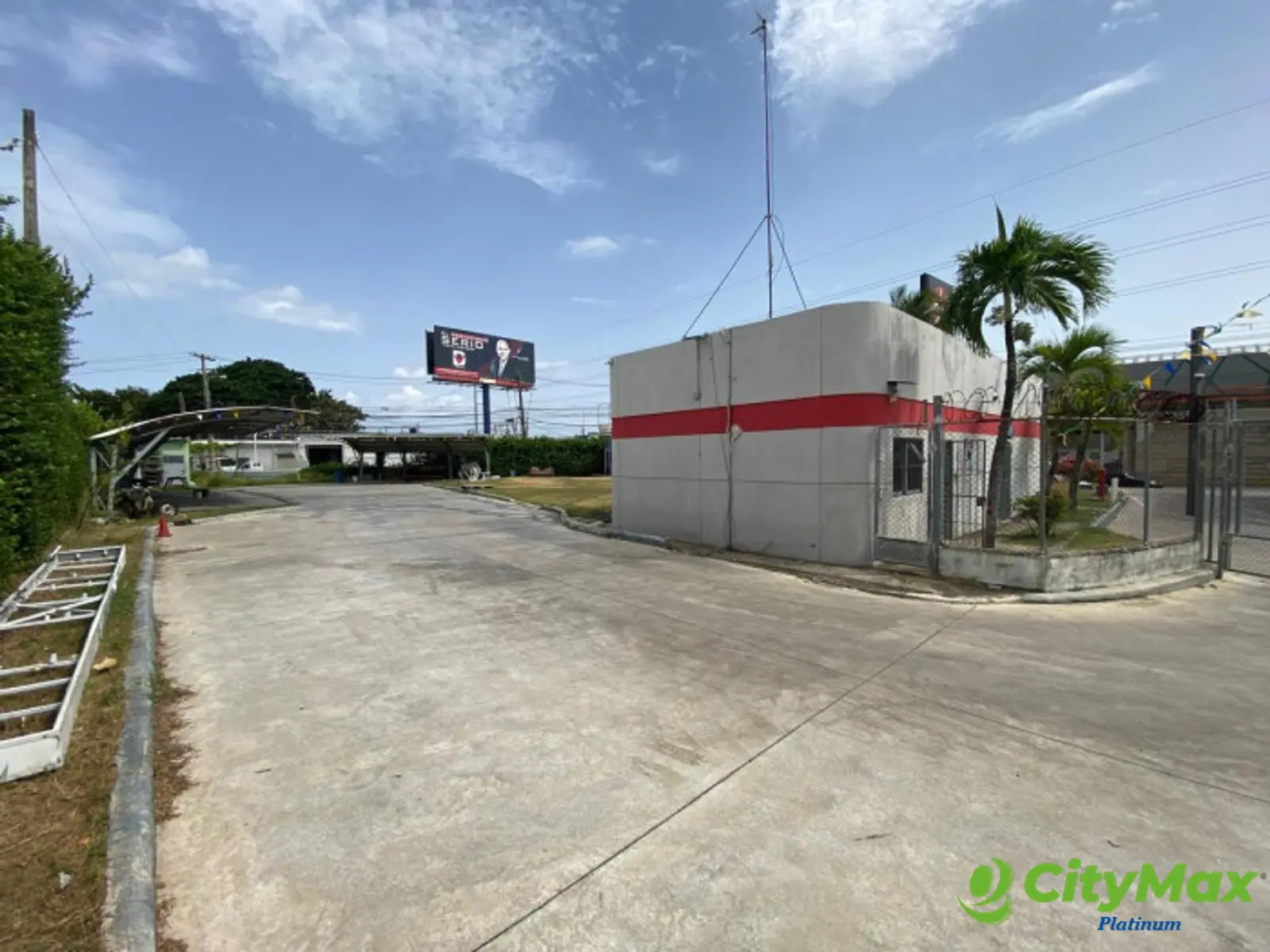 Local comercial en alquiler en la Autopista Duarte. - foto 5