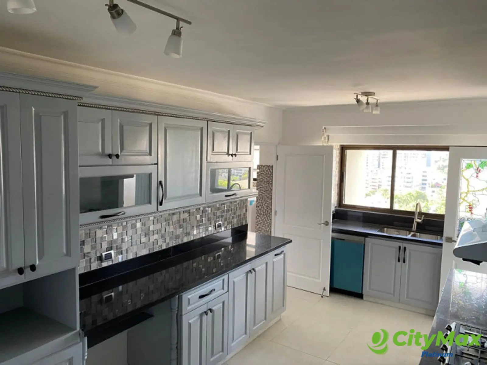 Espectacular Apartamento en alquiler Av. Anacaona - foto 12