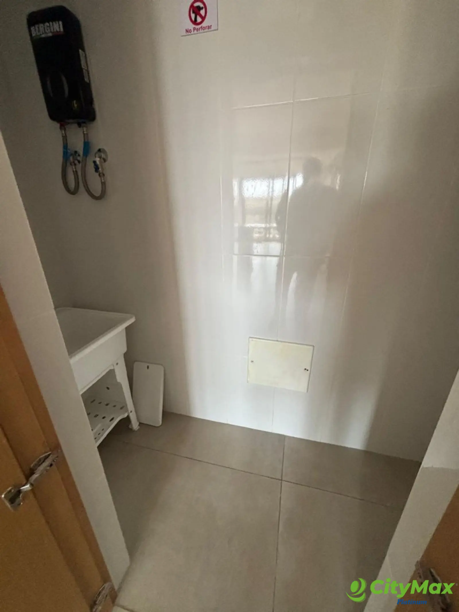 Renta de apartamento nuevo en Evaristo Morales - foto 16