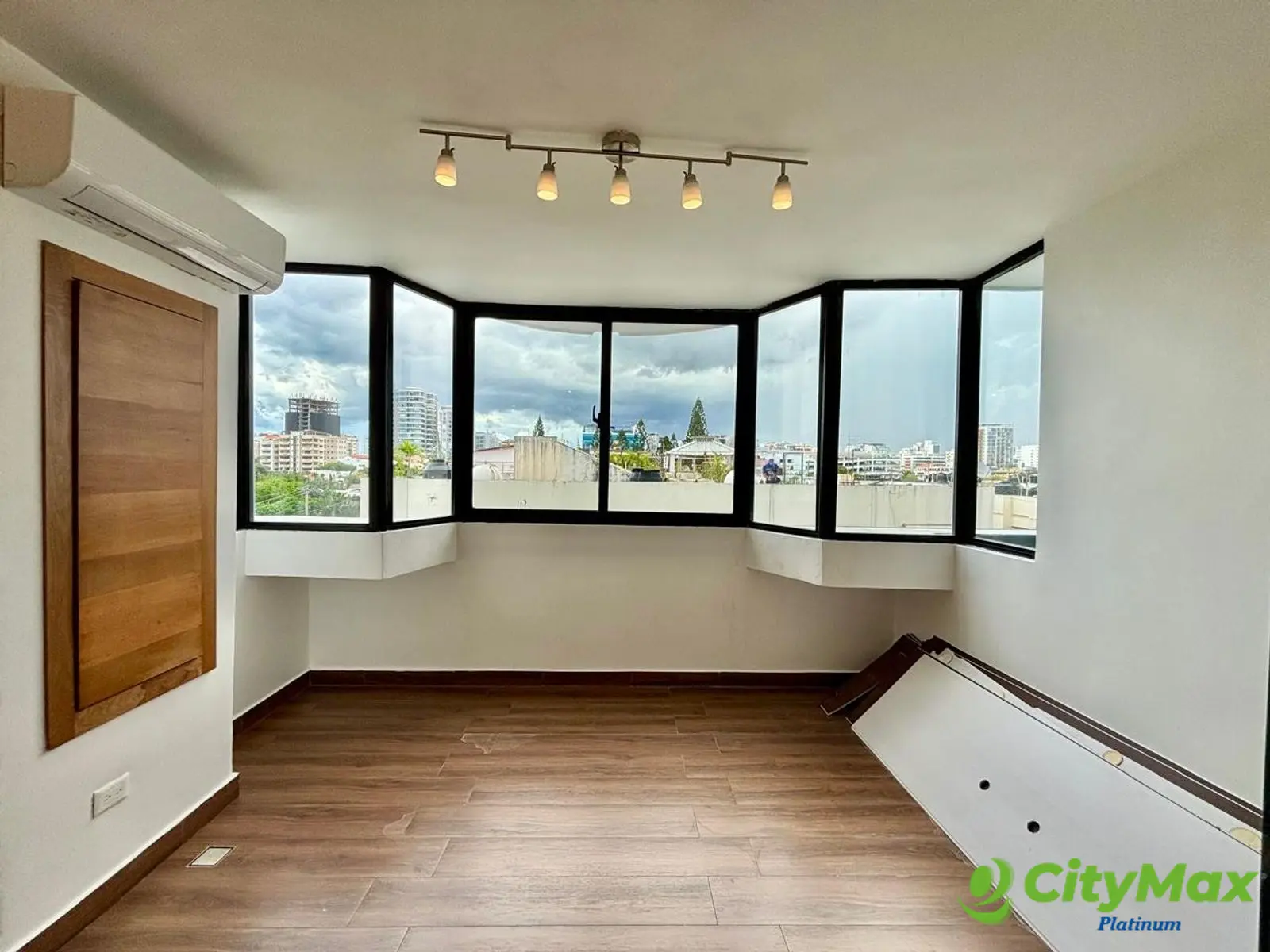 En la Av. Anacaona apartamento en venta y alquiler - foto 15