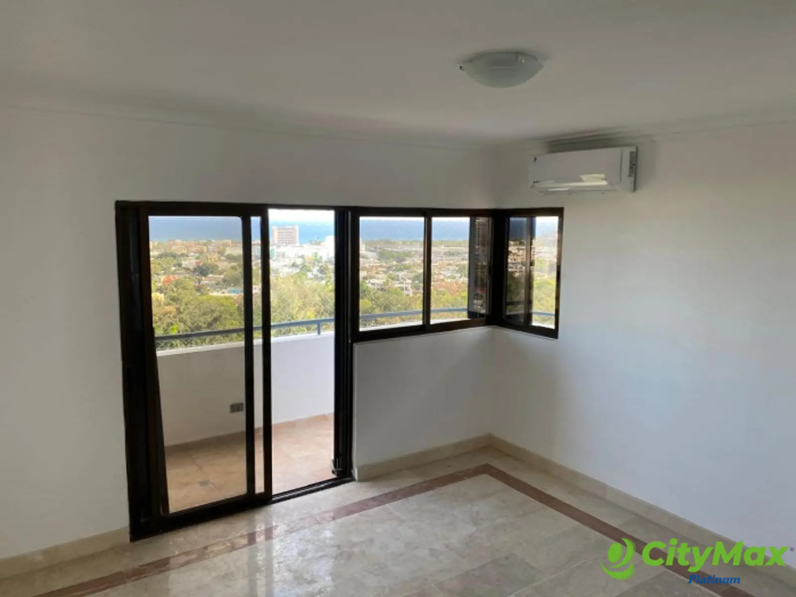 Espectacular Apartamento en alquiler Av. Anacaona - foto 6