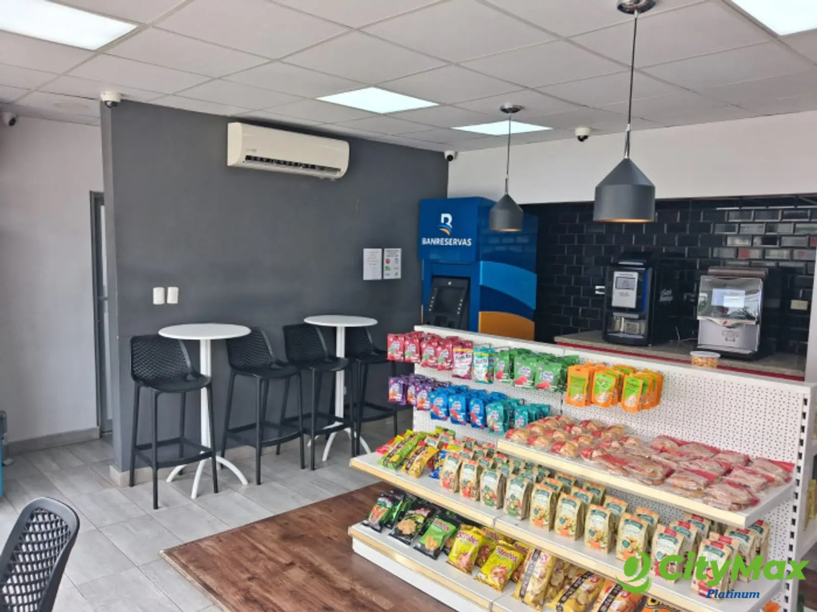 Car Wash y Food Shop en Alquiler en Baní - foto 4