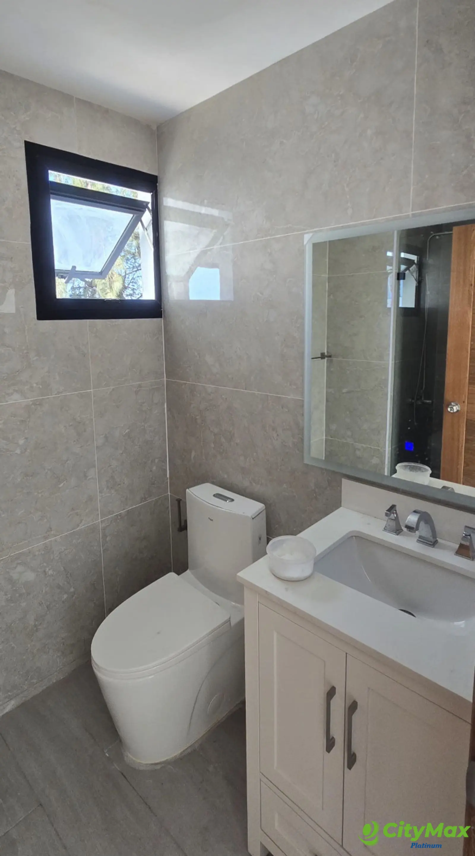  Apartamento en Venta en Los Cacicazgos, Santo Domingo. - foto 5