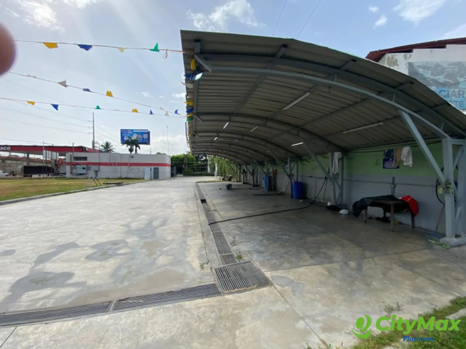 Local comercial en alquiler en la Autopista Duarte. - foto 8