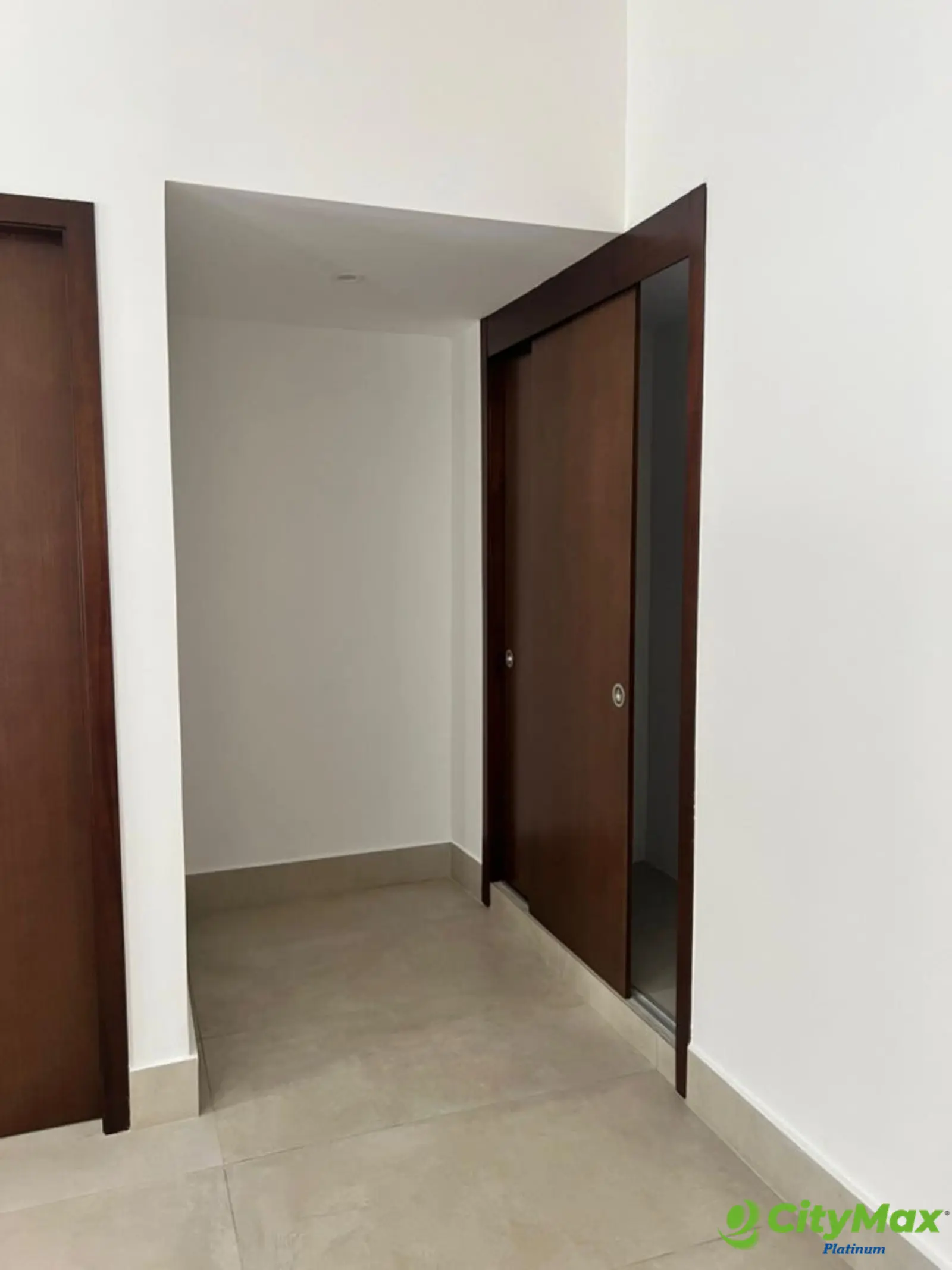 Venta de apartamento en Evaristo Morales Santo Domingo - foto 5