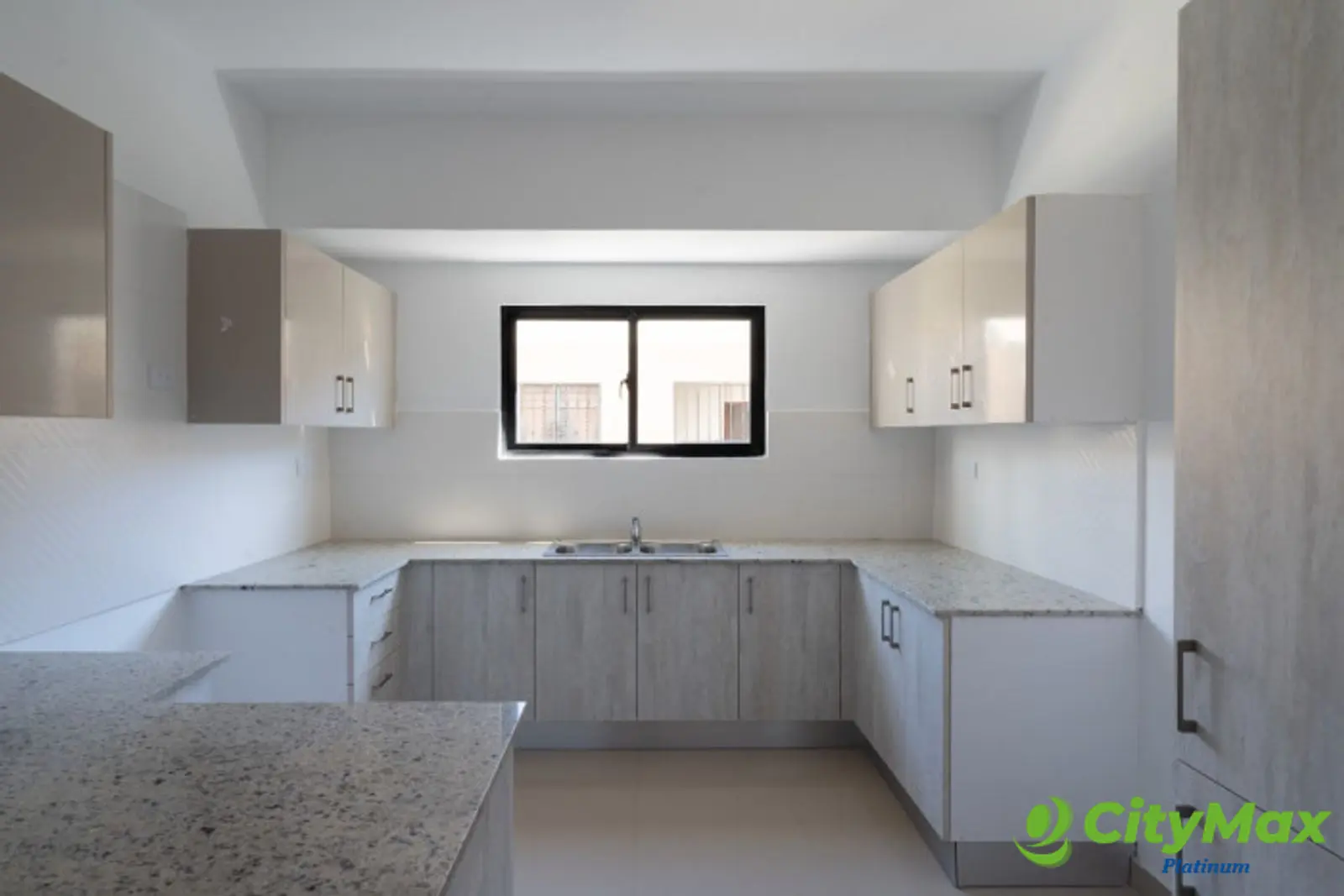 Moderno e innovador apto. en venta en Jardines del Sur - foto 2